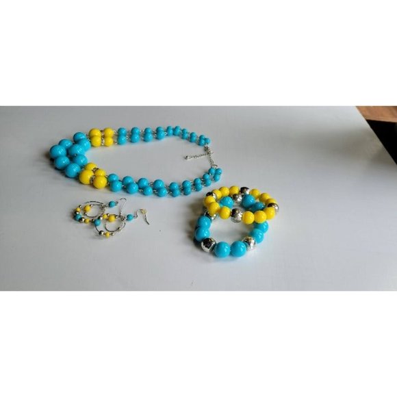 Kohl's necklace bracelet and earrings set - Picture 2 of 4